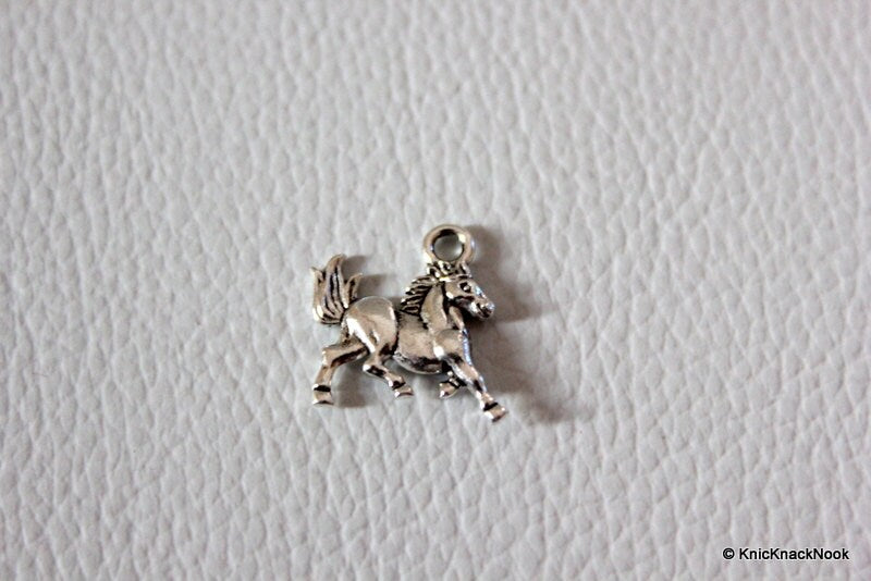 5 x Zinc Alloy Horse Pendants / Charms