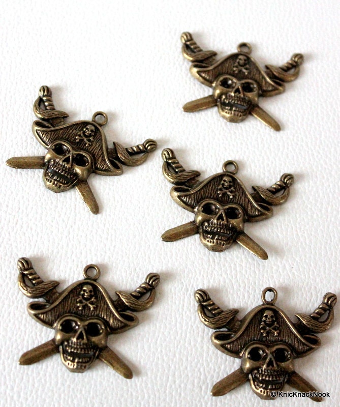 2 x Zinc Alloy Bronze Tone Pirate Skull Charm Pendants 44mmx34mm