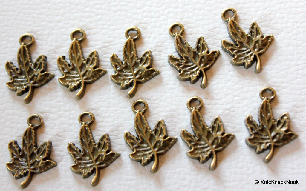 10 x Zinc Alloy Bronze Tone Maple Leaf Charm Pendants