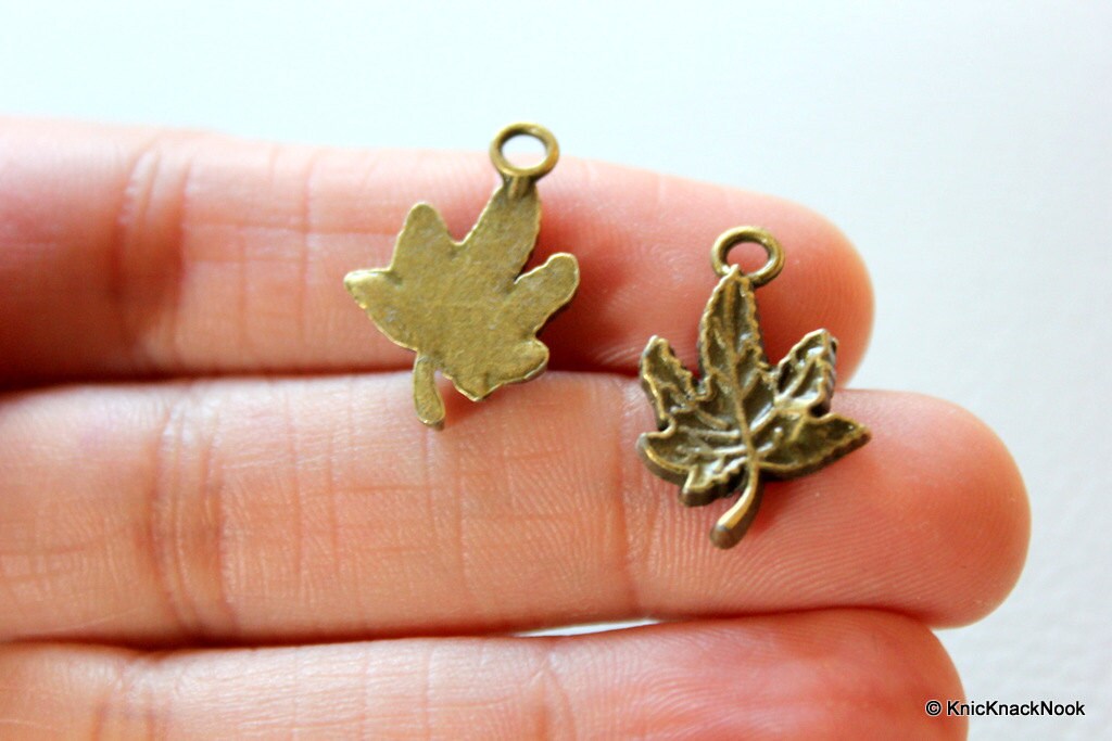 10 x Zinc Alloy Bronze Tone Maple Leaf Charm Pendants