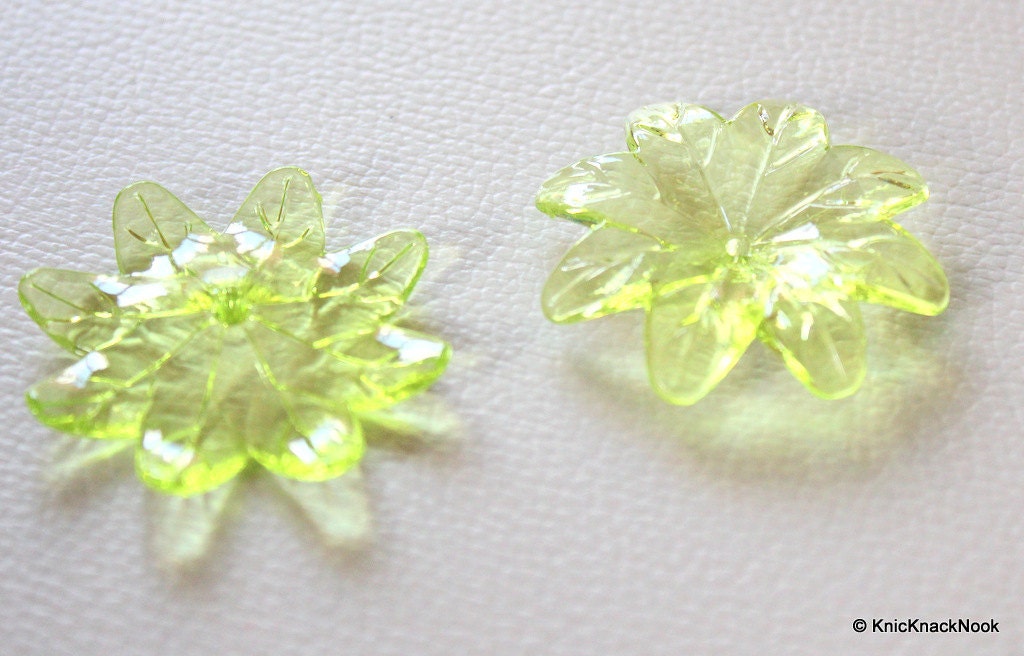 7 x Green Flower Transparent Acrylic Beads 3.8cmx3.5cm