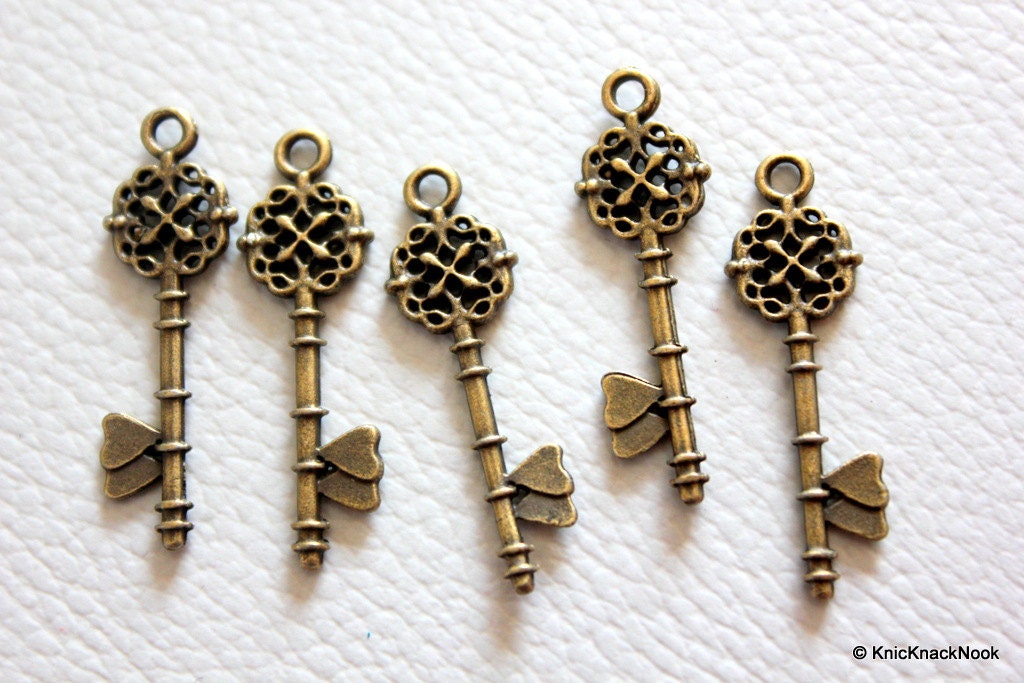5 x Zinc Alloy Bronze Tone Key Pendants / Charms