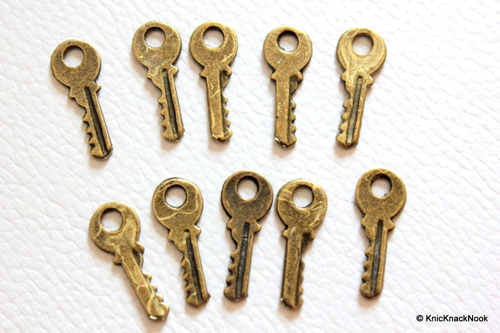 10 x Zinc Alloy Bronze Tone Key Pendants / Charms