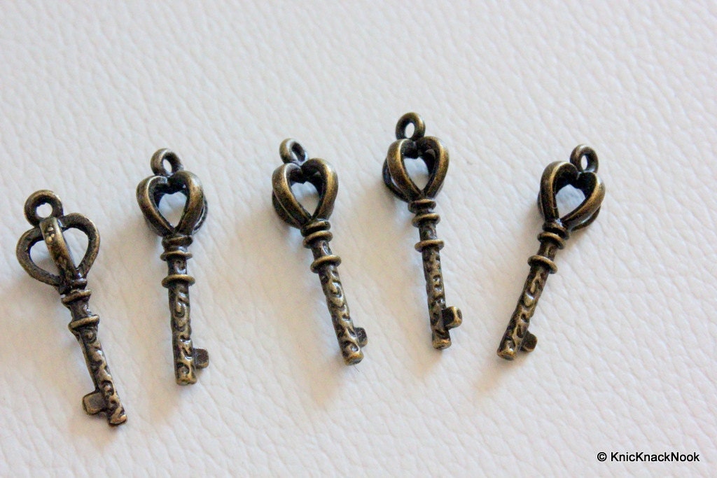 5 x Zinc Alloy Bronze Tone Key Charm Pendants 22mm x 8mm