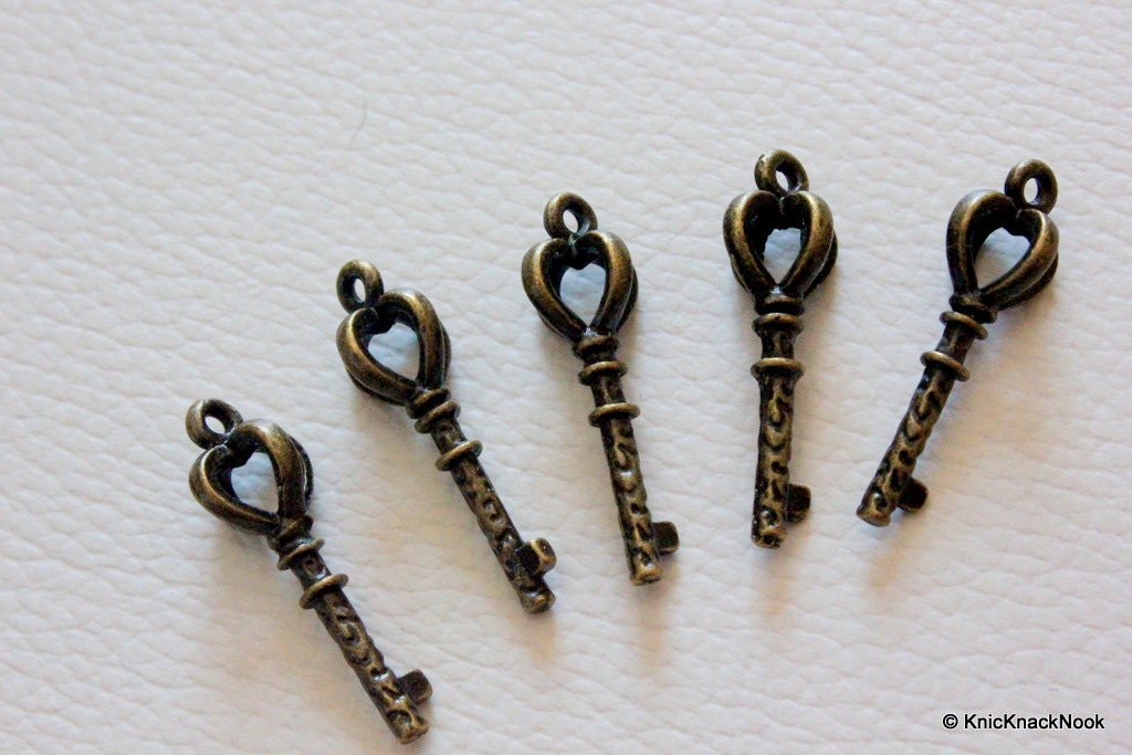 5 x Zinc Alloy Bronze Tone Key Charm Pendants 22mm x 8mm