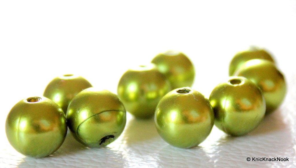 25 x Green Pearl Effect Acrylic Beads 10mm