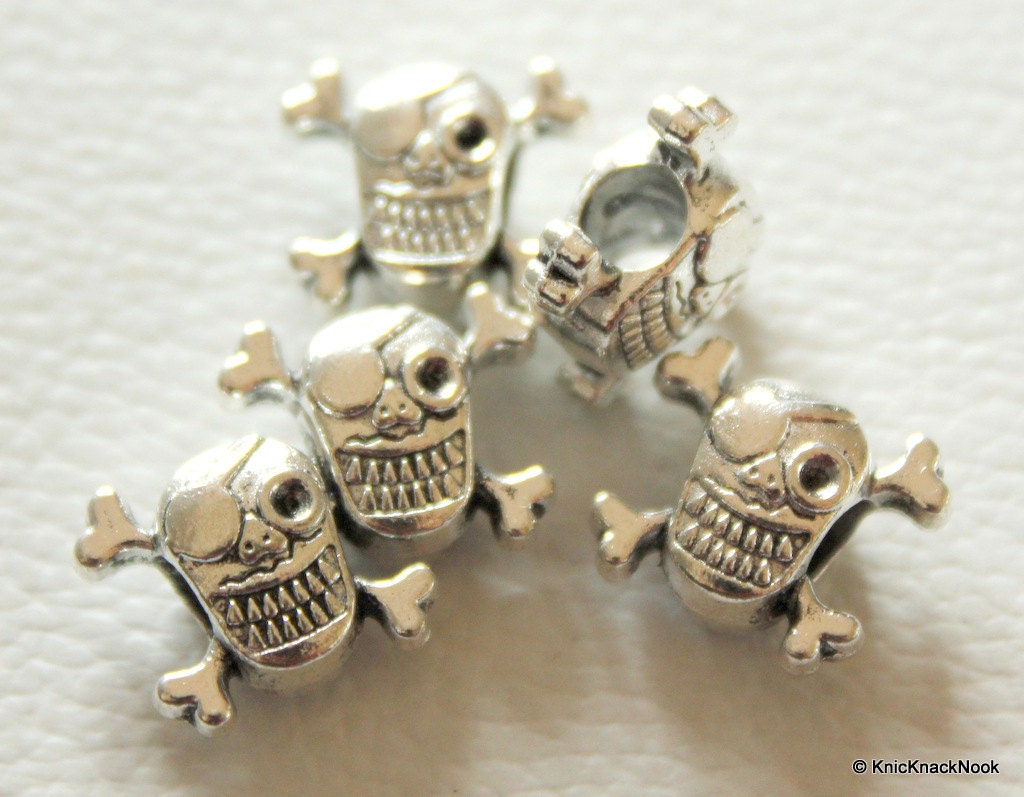 5 x Silver Tone Halloween Skull Pirate Charm Spacer Pendants