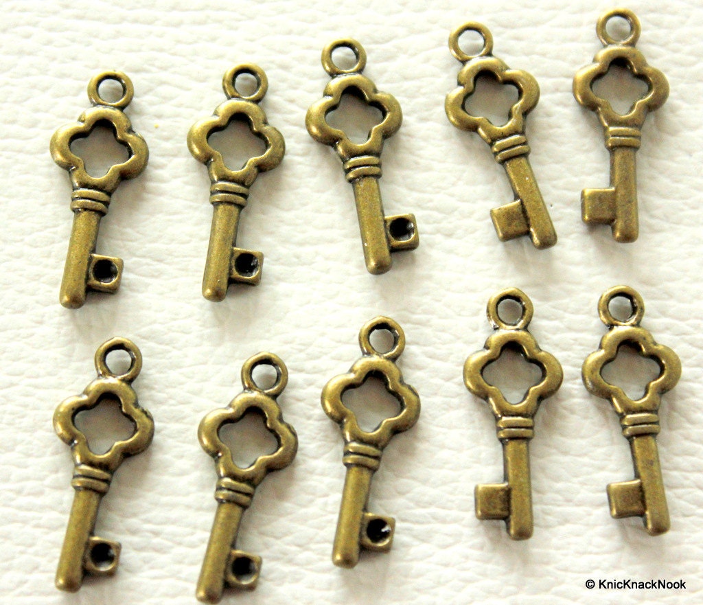 5 x Antique Bronze Tone Keys Charms