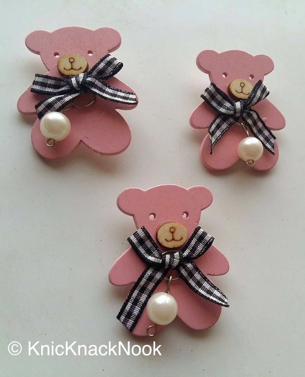 1 x Pink Teddy Bear Wood Applique Patch With Gingham Bow And Pearl Hanging, Pin Back, Bear Brooch - 200317A119D