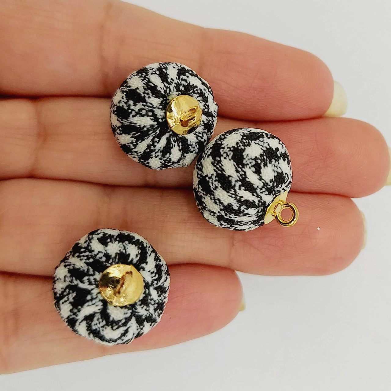 Black and White Checkered Cotton Small Fabric Balls Tassel, Button with Ring Cap, Decorative Tassels