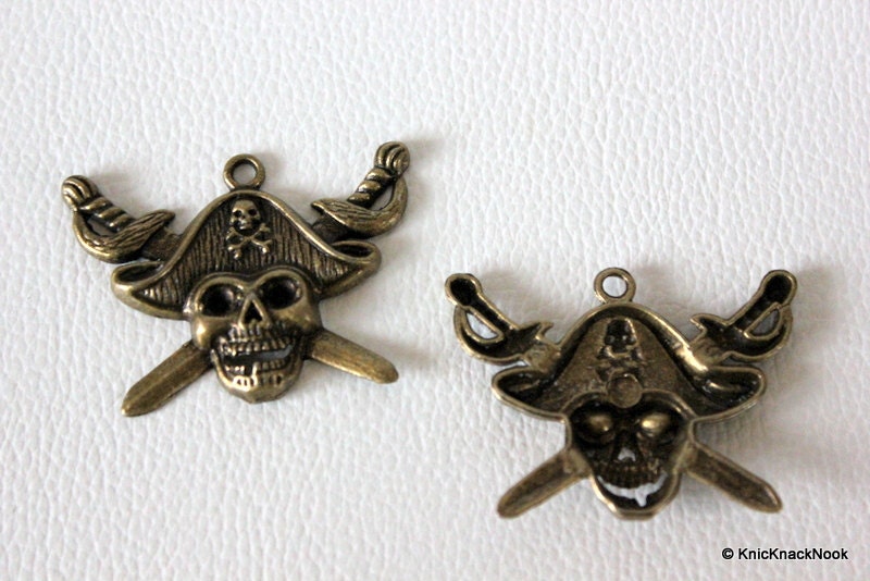 2 x Zinc Alloy Bronze Tone Pirate Skull Charm Pendants 44mmx34mm