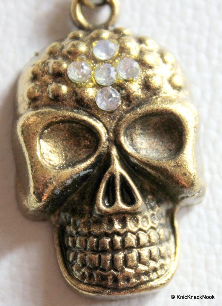 1 x Halloween Retro Bronze Skull Head Rhinestone Pendant