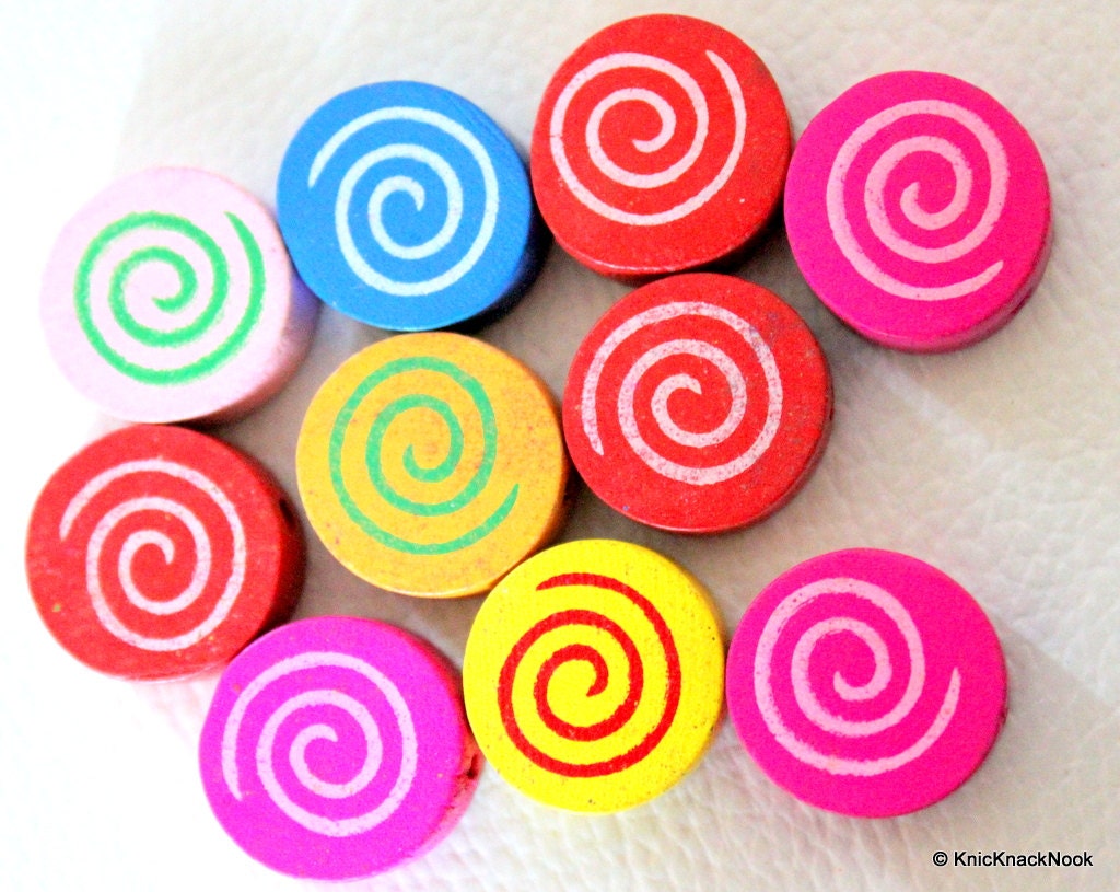 10 x Mixed Wood Beads With Spiral Designs 16mm