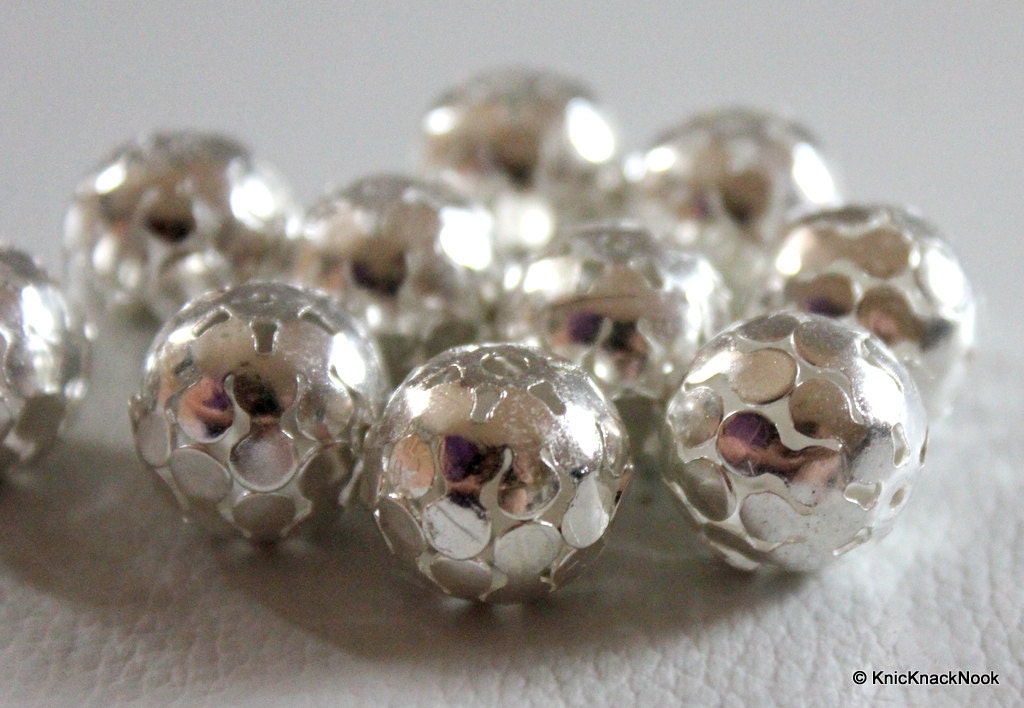 11 x Antique Look Silver Round Beads 15mm
