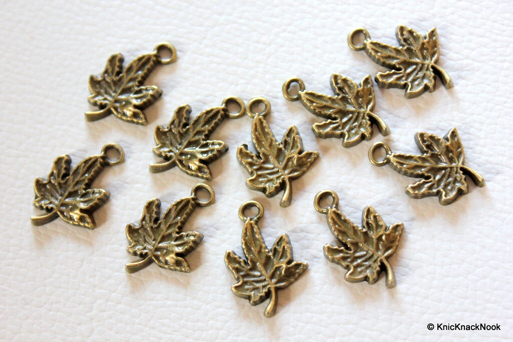 10 x Zinc Alloy Bronze Tone Maple Leaf Charm Pendants