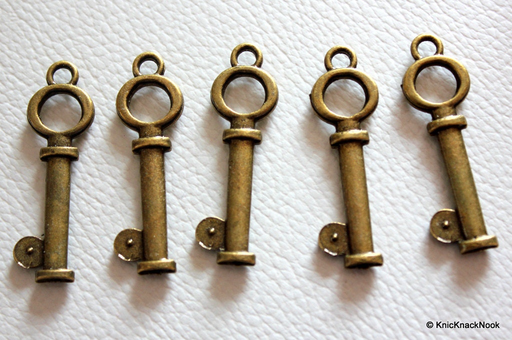 5 x Zinc Alloy Bronze Tone Key Pendants / Charms
