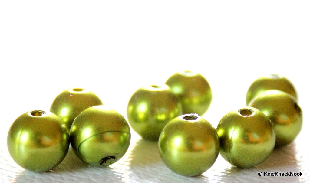 25 x Green Pearl Effect Acrylic Beads 10mm
