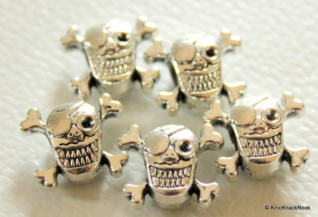 5 x Silver Tone Halloween Skull Pirate Charm Spacer Pendants