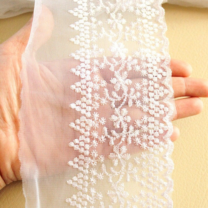 White Net Trim With Floral Embroidery, 10.5 cm wide - 041203L70